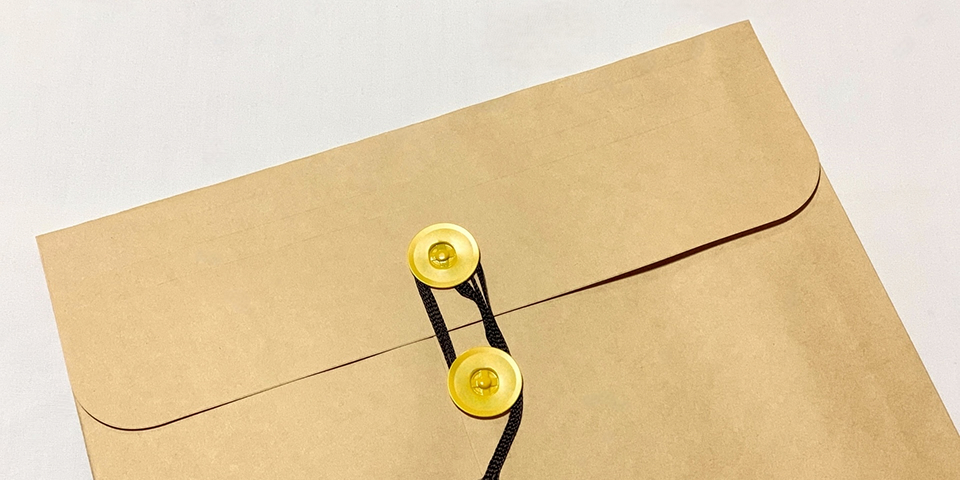 資料が入った封筒のイメージ写真